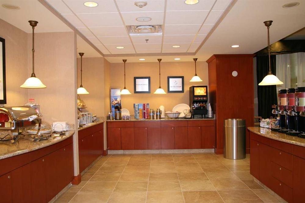 Hampton Inn & Suites West Haven Restoran gambar
